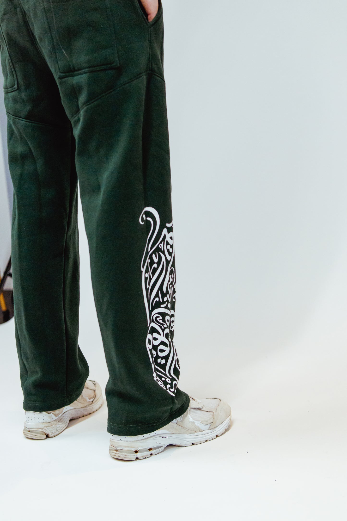PANTHER SWEATPANTS - EVERGREEN